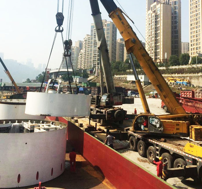 宝丰吊车作业中